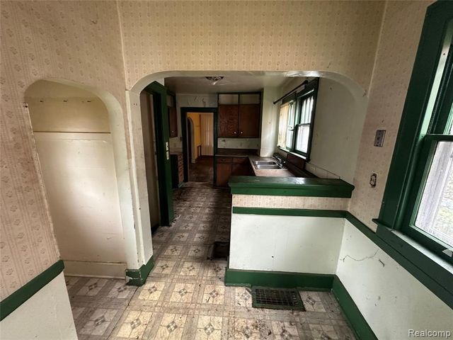 63 Mark Avenue, Pontiac, MI 48341