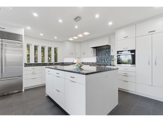 1 HIDALGO St, Lake Oswego, OR 97035