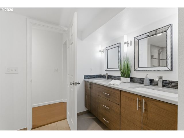 1 HIDALGO St, Lake Oswego, OR 97035