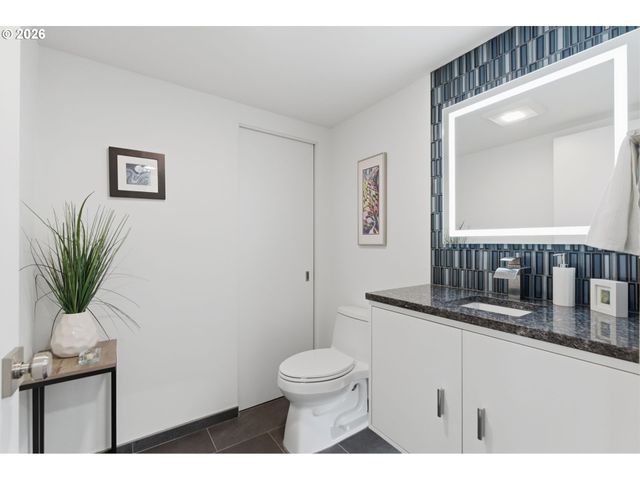 1 HIDALGO St, Lake Oswego, OR 97035