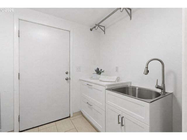 1 HIDALGO St, Lake Oswego, OR 97035