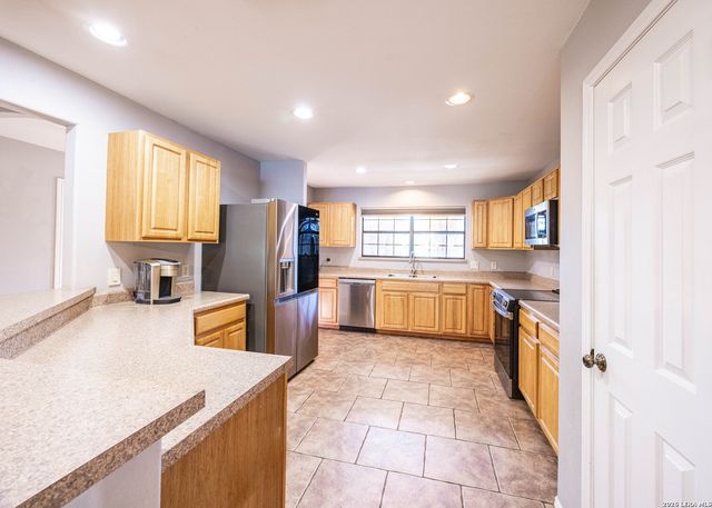 306 Yorktown, Pleasanton, TX 78064