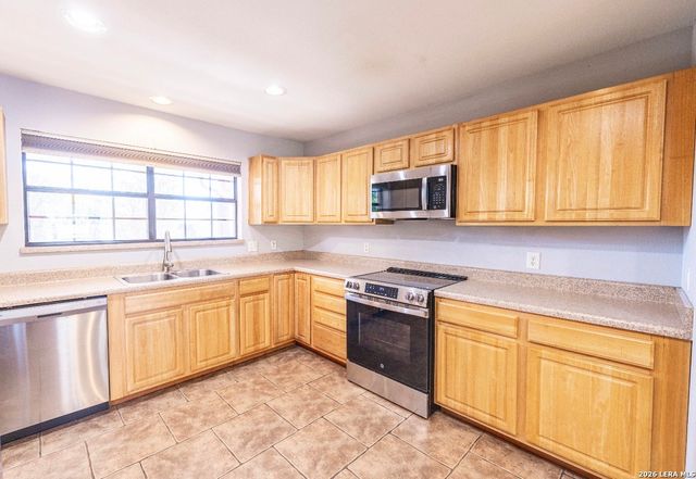 306 Yorktown, Pleasanton, TX 78064