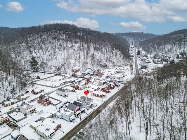 1044 Wall Ave, Pitcairn, PA 15140