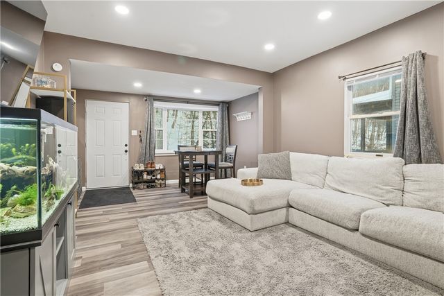 1044 Wall Ave, Pitcairn, PA 15140