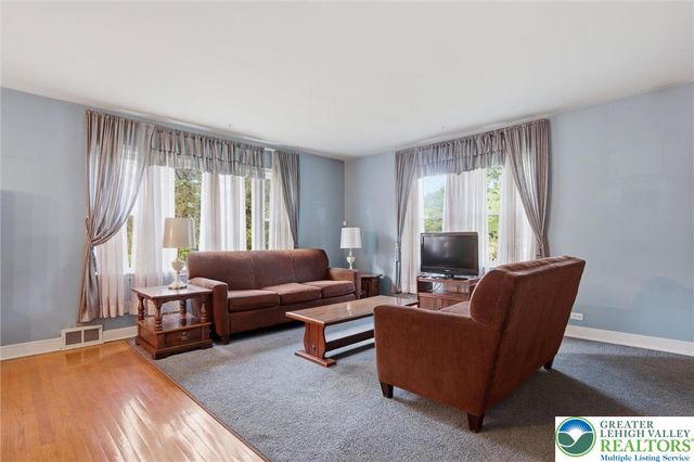 3232 Edinburgh Road, Allentown City, PA 18104