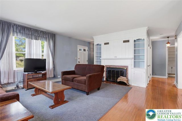 3232 Edinburgh Road, Allentown City, PA 18104
