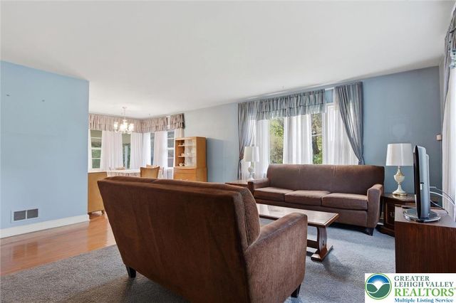 3232 Edinburgh Road, Allentown City, PA 18104