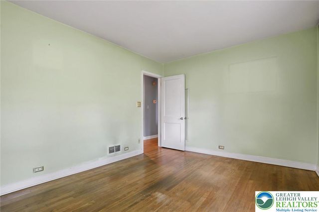 3232 Edinburgh Road, Allentown City, PA 18104