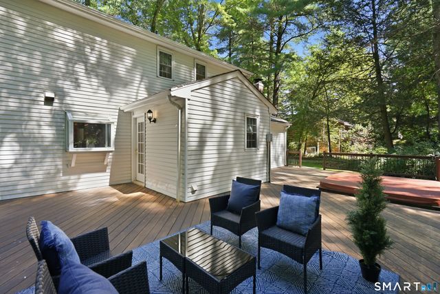 23 Berkshire Way, Simsbury, CT 06070