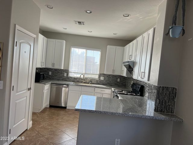 1958 E SHANNON Street, Gilbert, AZ 85295