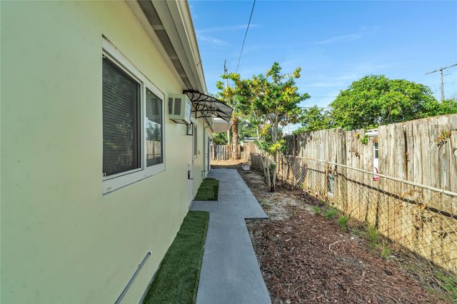 4541 NE 6th Ter, Deerfield Beach, FL 33064