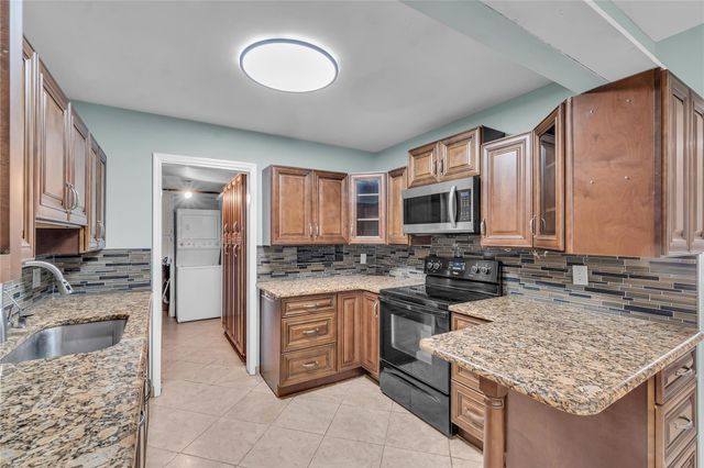 4541 NE 6th Ter, Deerfield Beach, FL 33064