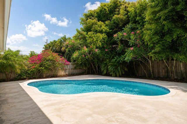 7416 Overlook Drive, Lake Worth, FL 33467