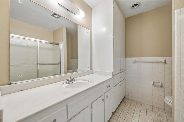 2416 Jamestown Mall 16, Houston, TX 77057