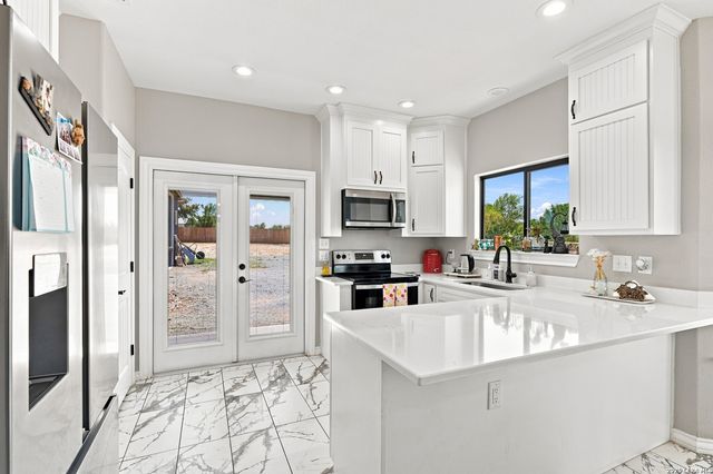 7306 TIFF NICOLE LN, Von Ormy, TX 78073