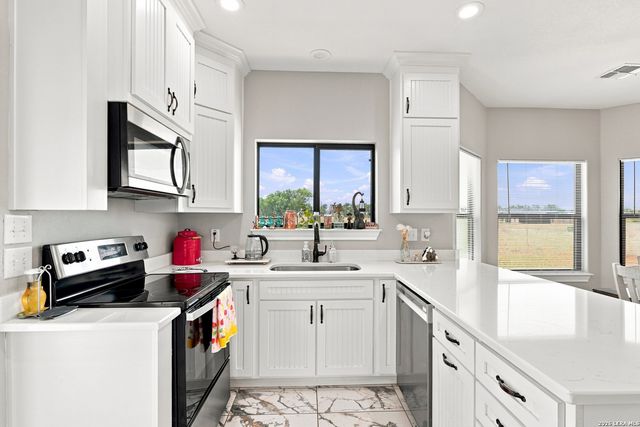 7306 TIFF NICOLE LN, Von Ormy, TX 78073