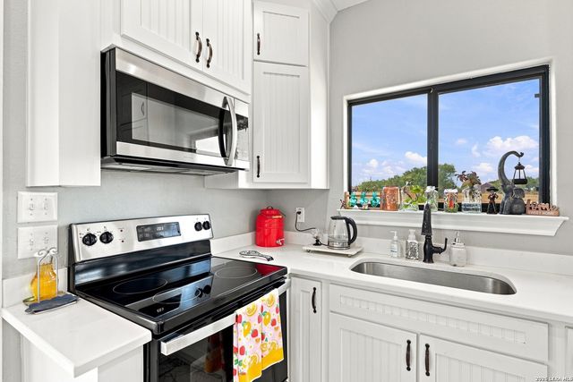 7306 TIFF NICOLE LN, Von Ormy, TX 78073