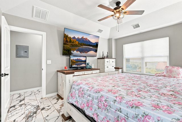 7306 TIFF NICOLE LN, Von Ormy, TX 78073