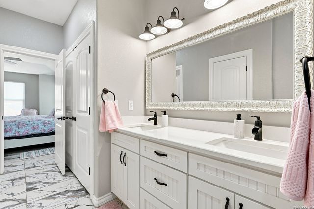 7306 TIFF NICOLE LN, Von Ormy, TX 78073