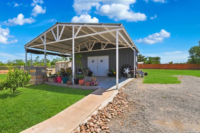 7306 TIFF NICOLE LN, Von Ormy, TX 78073