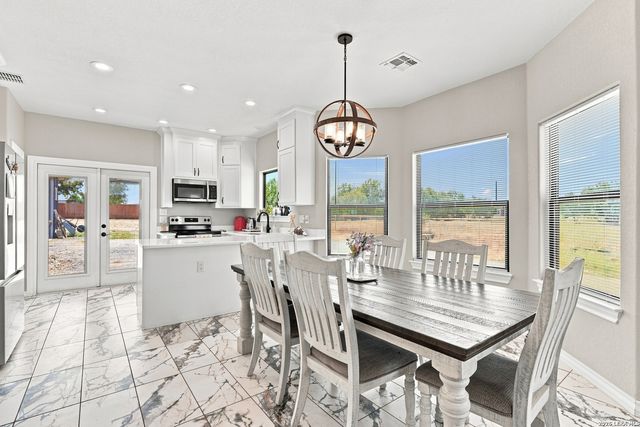 7306 TIFF NICOLE LN, Von Ormy, TX 78073