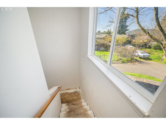 207 35TH St, Springfield, OR 97478