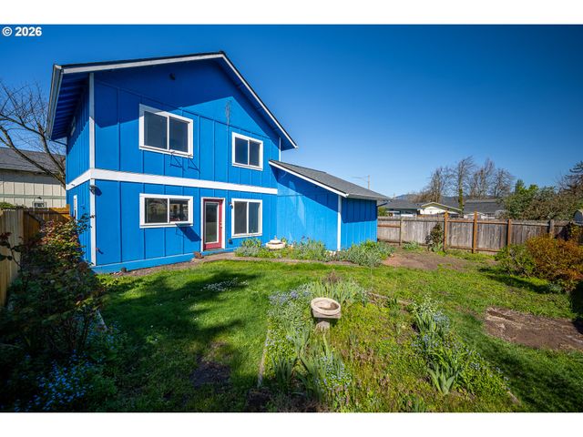207 35TH St, Springfield, OR 97478