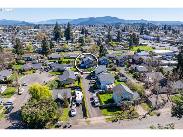 207 35TH St, Springfield, OR 97478