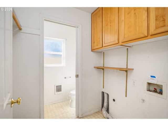 207 35TH St, Springfield, OR 97478