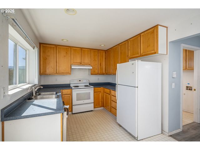 207 35TH St, Springfield, OR 97478