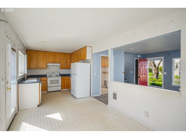 207 35TH St, Springfield, OR 97478