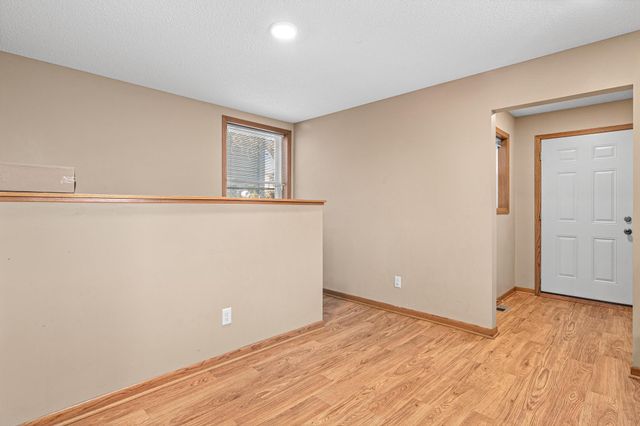 9 Acker Street W, Saint Paul, MN 55117