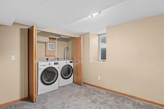 9 Acker Street W, Saint Paul, MN 55117