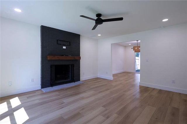 150 Hunters Cove, Roswell, GA 30076