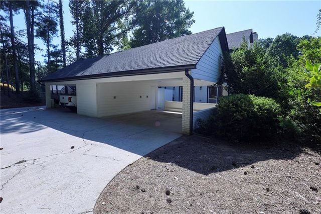 150 Hunters Cove, Roswell, GA 30076