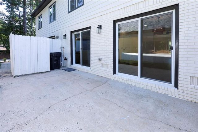 150 Hunters Cove, Roswell, GA 30076