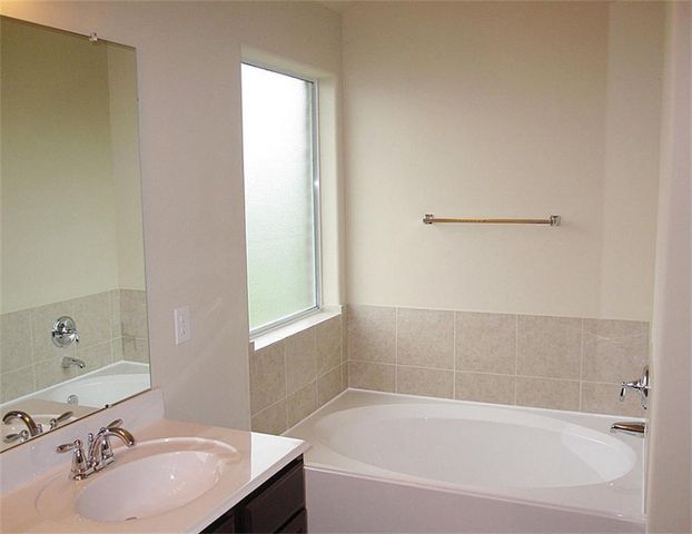 125 Long Canyon Lane, Richmond, TX 77469