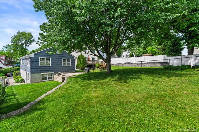 11 Dearborn Street, New Rochelle, NY 10801