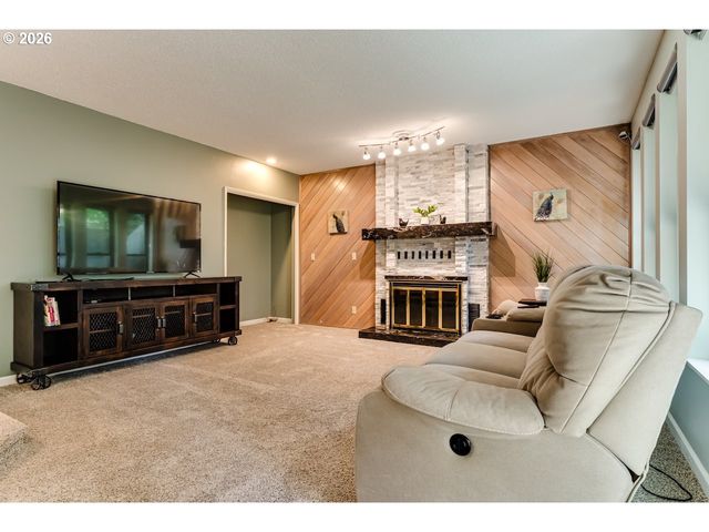 1829 Russet Dr, Eugene, OR 97401