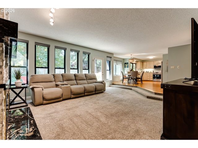 1829 Russet Dr, Eugene, OR 97401