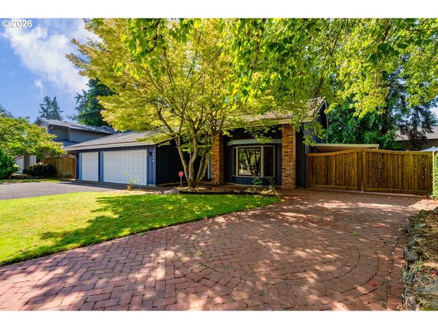 1829 Russet Dr, Eugene, OR 97401