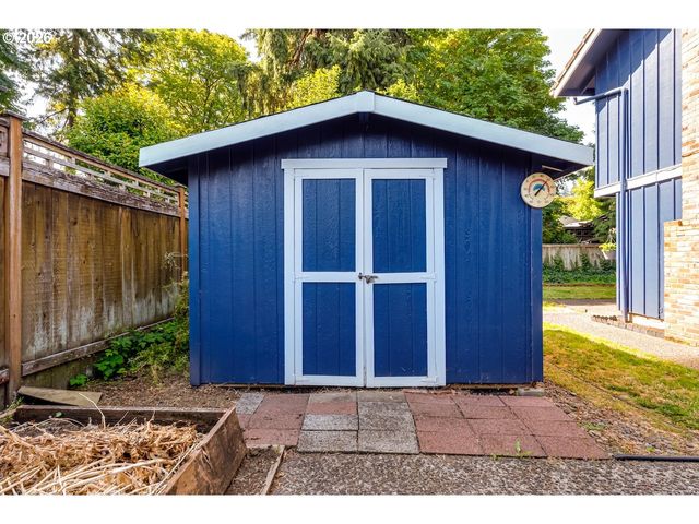 1829 Russet Dr, Eugene, OR 97401