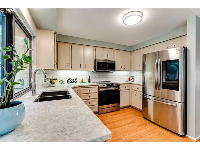 1829 Russet Dr, Eugene, OR 97401