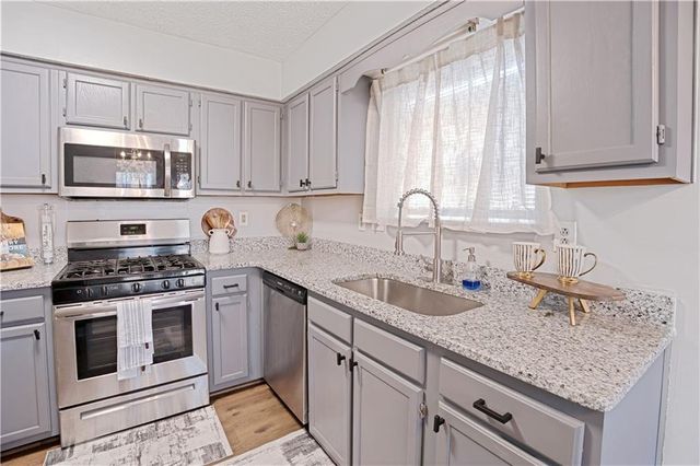 1528 Carriage Lane, Jonesboro, GA 30238