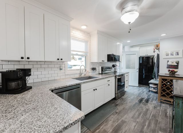 27 Cecile St, Lincoln, RI 02865