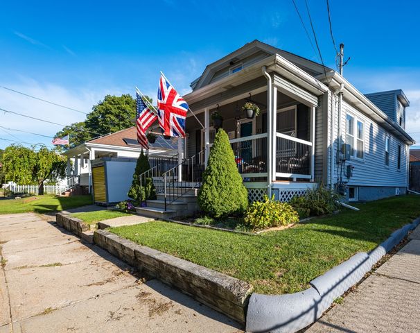 27 Cecile St, Lincoln, RI 02865