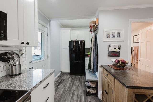 27 Cecile St, Lincoln, RI 02865