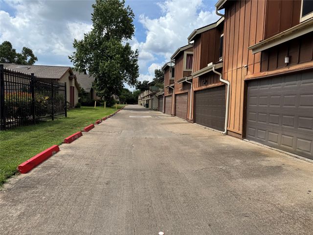 12606 Newbrook Drive, Houston, TX 77072