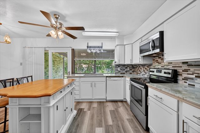 2705 Treeview Drive, Arlington, TX 76016